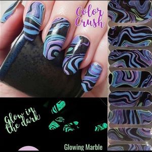 Color Crush Glowing Marble nail Polish strips